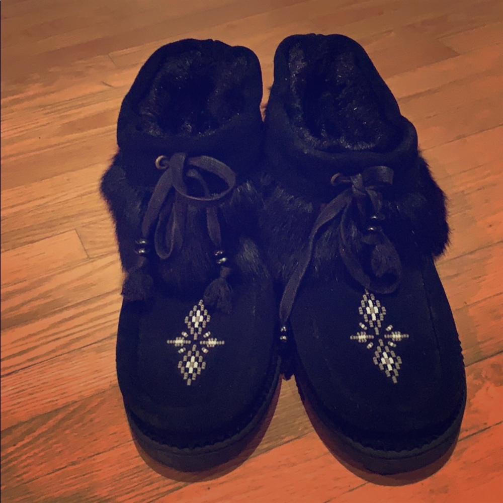 Manitobah Mukluks’s like new.